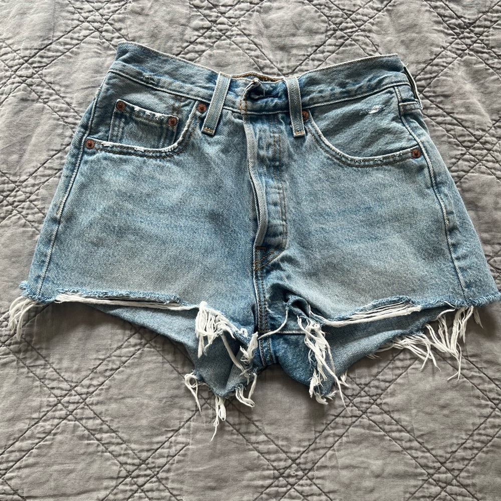 Women’s distressed high waisted  Levi